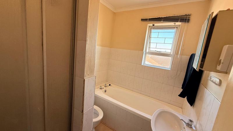 2 Bedroom Property for Sale in Goodwood Park Western Cape